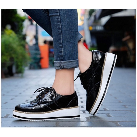 Black Oxford Patent Platform Lace-Up Shoes - Picture 6 of 7